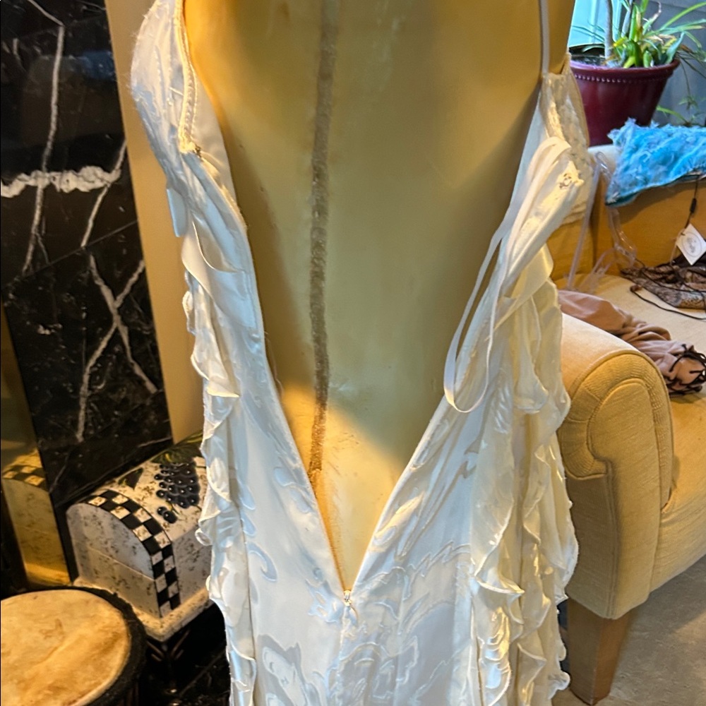 Elegant White Lace dress - Picture 4 of 6